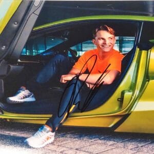 OSCAR PIASTRI SIGNED 10X8 F1 PHOTO