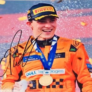 OSCAR PIASTRI SIGNED 10X8 F1 PHOTO